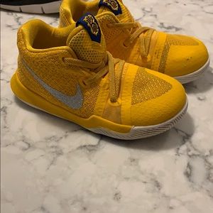 Kyrie toddler Nike size 8 toddler good condition